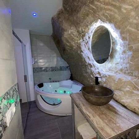 Setenil De Las Bodegas Casita En El Tajoヴィラ エクステリア 写真