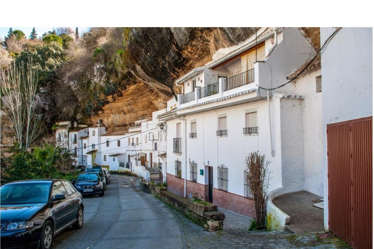 Setenil De Las Bodegas Casita En El Tajoヴィラ エクステリア 写真