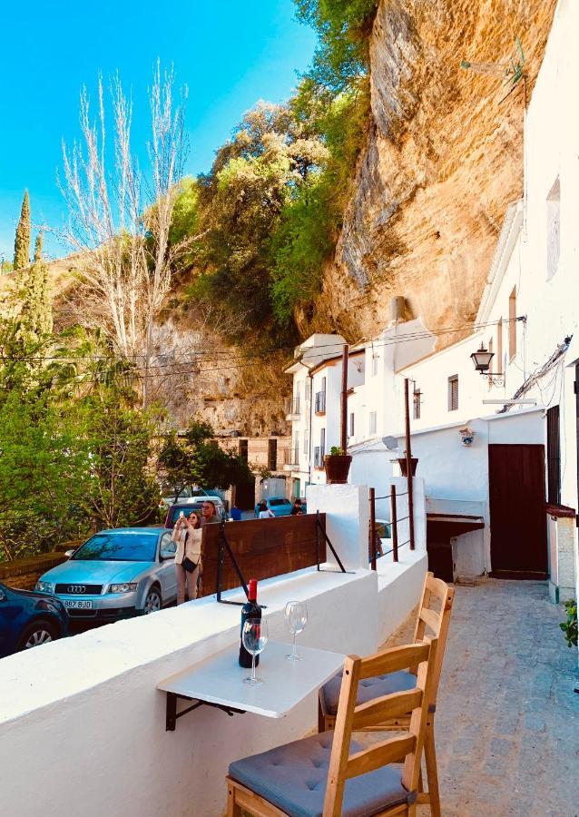 Setenil De Las Bodegas Casita En El Tajoヴィラ エクステリア 写真