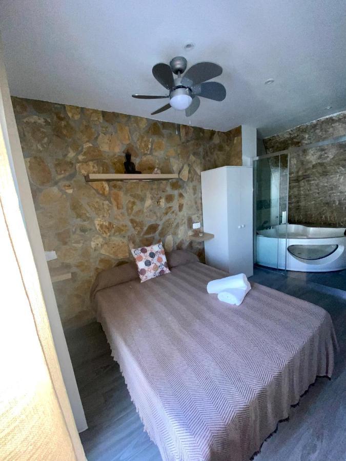 Setenil De Las Bodegas Casita En El Tajoヴィラ エクステリア 写真